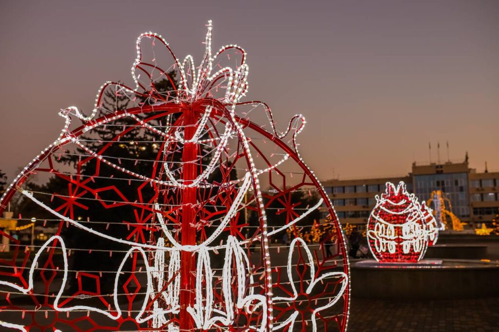 Напротив Администрации